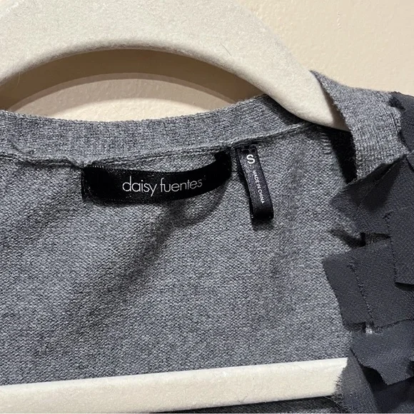 Daisy Fuentes gray cardigan - Picture 4 of 5